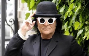 Renato zero Amici anni 70 Look Esistenzialista Trucco parrucco boa struzzo occhiali