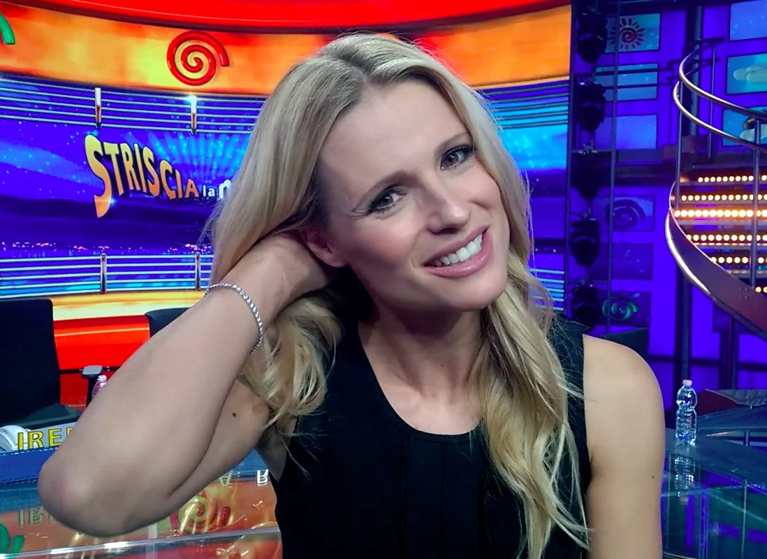 Michelle Hunziker striscia la notizia jerry scotti Mara vernier Christian de sica 21 settembre Ezio greggio Enzo iacchetti Irene cloni Ludovica frasca Antonio ricci luca bizzarri
