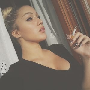 Copertina: la modella Angelica Burelli