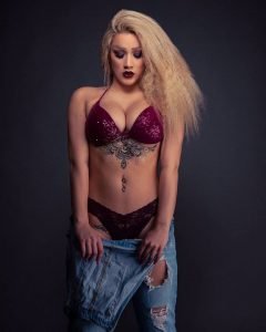 Copertina: la modella Angelica Burelli