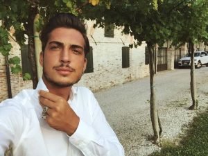 oscar branzani tronista uomini e donne reality show canale 5 mediaset moda chiara biasi calciatore influencer bikini linea