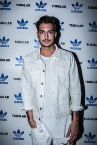 oscar branzani tronista uomini e donne reality show canale 5 mediaset moda chiara biasi calciatore influencer bikini linea