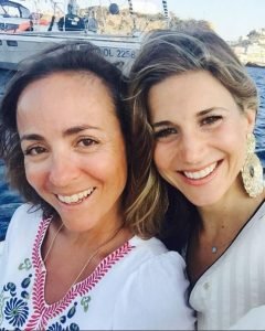 Gossip: Nicoletta Romanoff e Camila Raznovich e la loro calda estate in barca