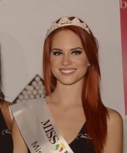 Barbara Santagati è Miss Eleganza Joseph Ribkoff Sardegna