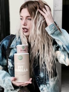 Aurora Betti temptation island tentatori tentatrici coppie passioni amori uomini e donne maria De Filippi