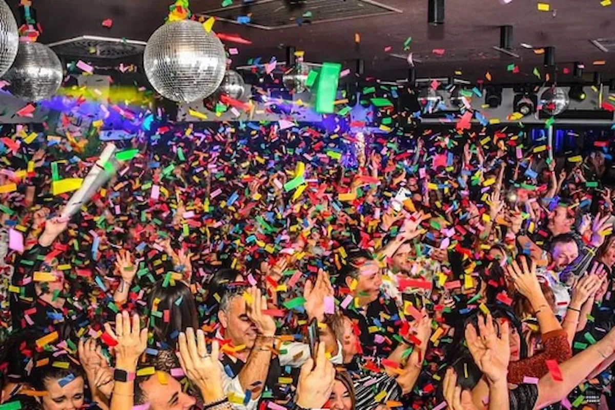 Frontemare Rimini: Marinai al Top Club, Dance Around The World, Apericena Latino