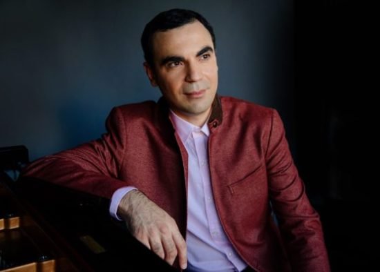 Sincronìa inaugura la Stagione 2025-26 con Sandro Russo